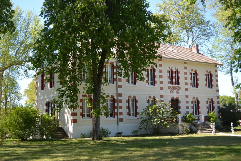 Les Chambres D'Hotes Du Domaine De Lugazaut Vielle-Soubiran Luaran gambar